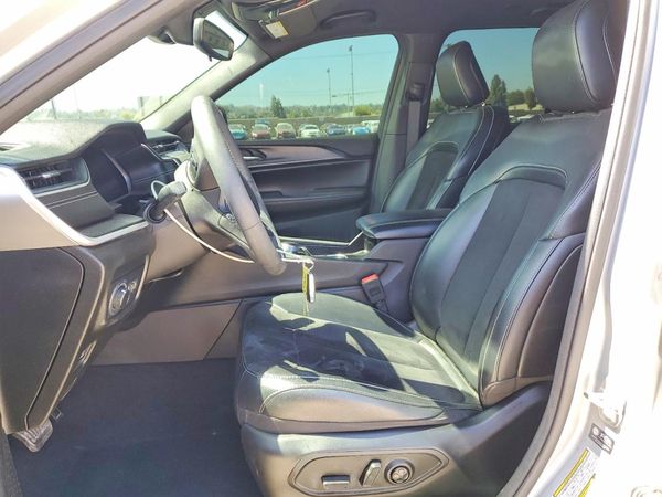 2024 JEEP GRAND CHEROKEE LAREDO 4X4