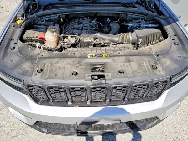 2024 JEEP GRAND CHEROKEE LAREDO 4X4