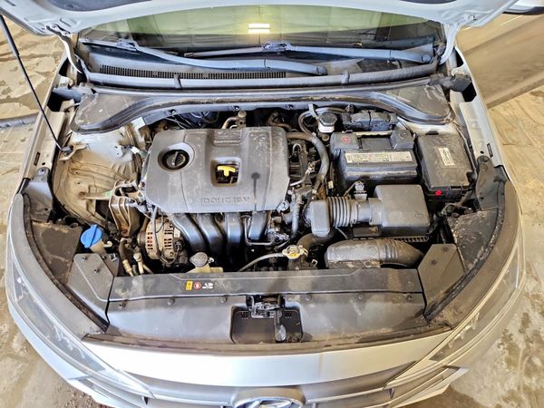 2020 HYUNDAI ELANTRA — Engine bay