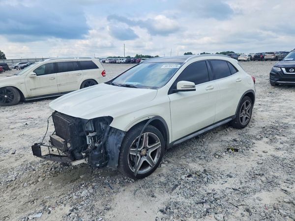 2015 MERCEDES-BENZ GLA GLA250