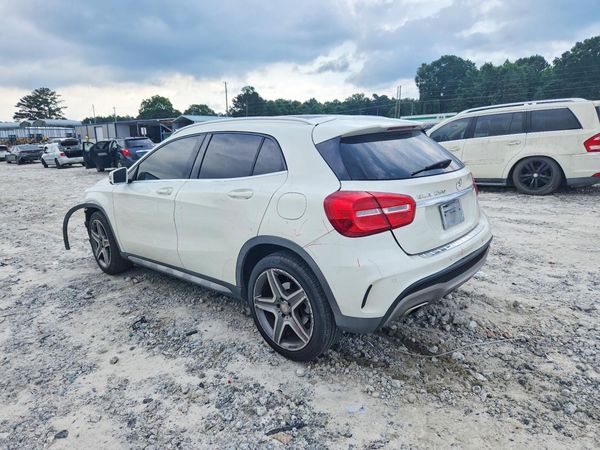 2015 MERCEDES-BENZ GLA GLA250