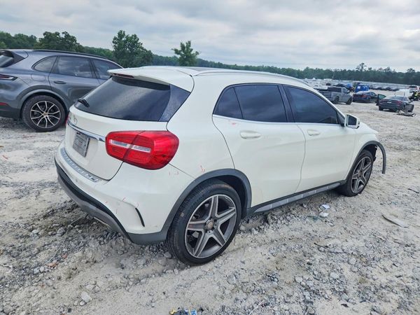 2015 MERCEDES-BENZ GLA GLA250