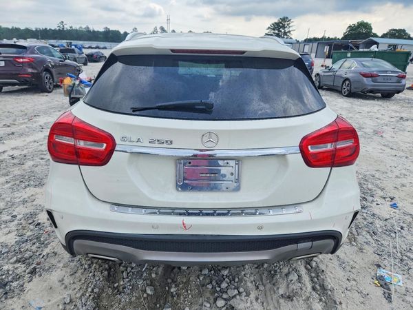 2015 MERCEDES-BENZ GLA GLA250