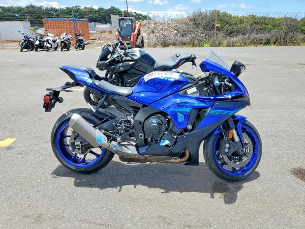 2024 YAMAHA YZFR1