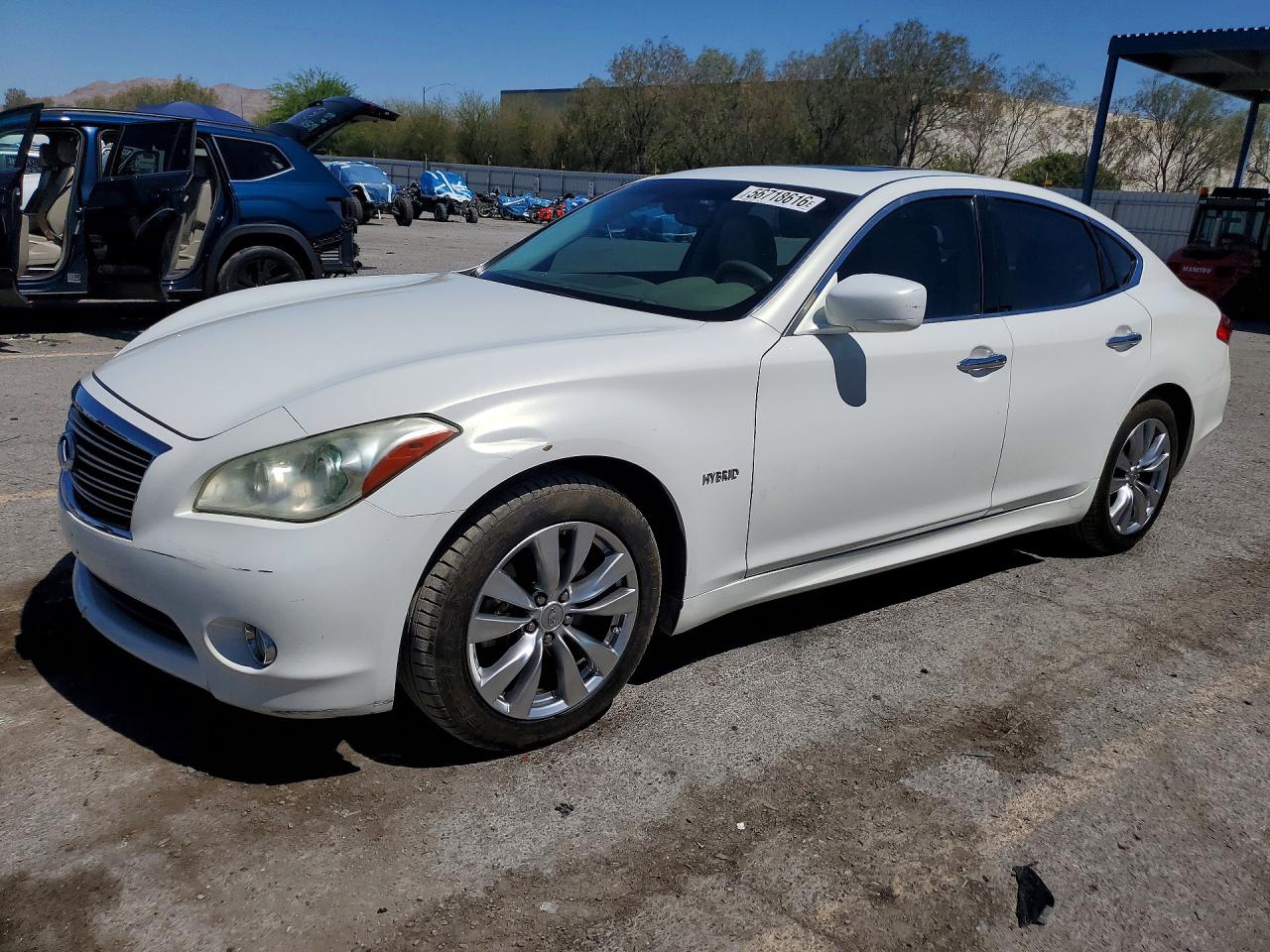 2012 INFINITI M35 — Front 3/4