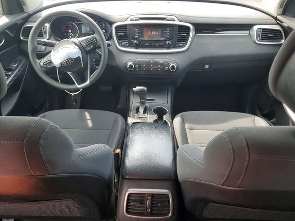 2016 KIA SORENTO L / LX