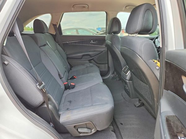 2016 KIA SORENTO L / LX
