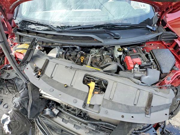 2021 NISSAN ROGUE SV — Engine bay