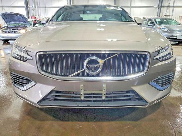 2019 VOLVO S60