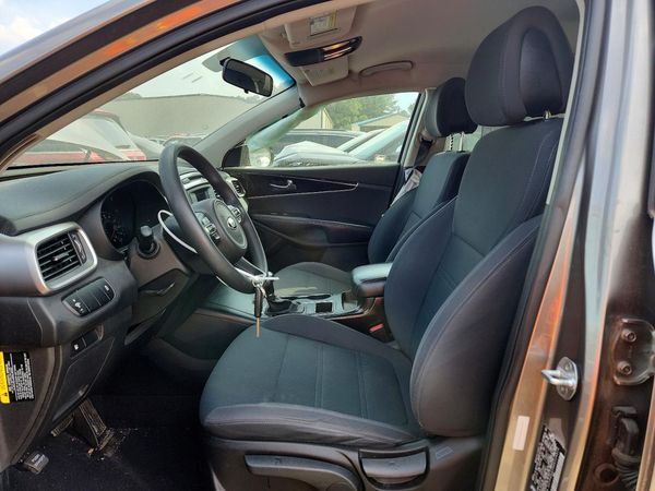 2016 KIA SORENTO L / LX