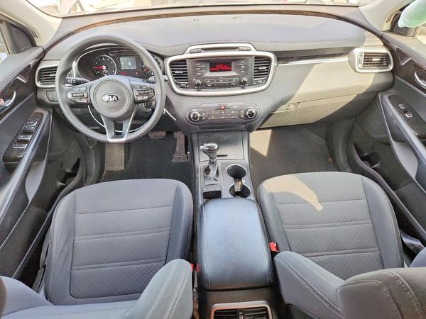 2016 KIA SORENTO L / LX