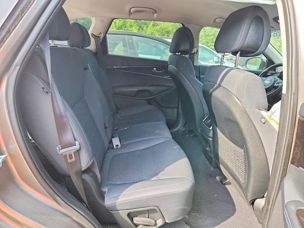 2016 KIA SORENTO L / LX