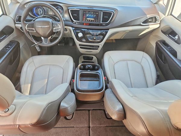 2020 CHRYSLER VOYAGER LXI