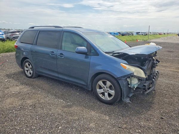 2015 TOYOTA SIENNA