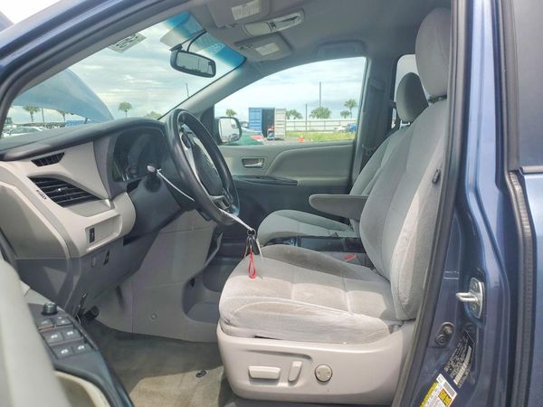 2015 TOYOTA SIENNA