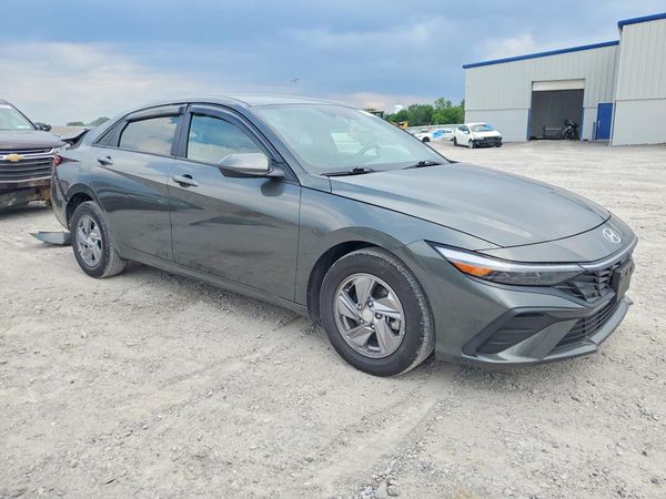 2024 HYUNDAI ELANTRA SE