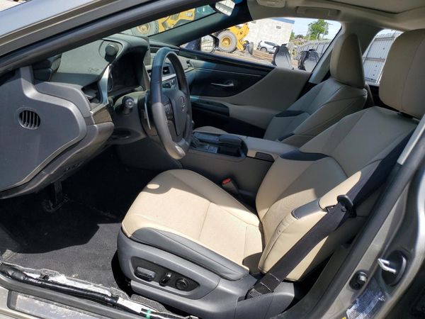 2019 LEXUS ES