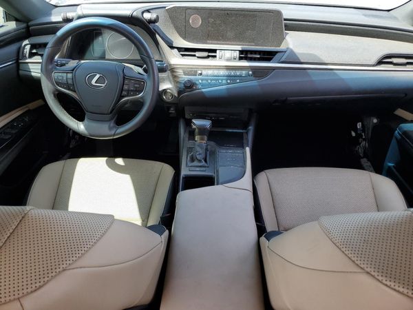 2019 LEXUS ES