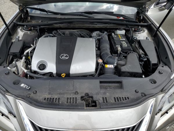 2019 LEXUS ES