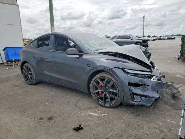 2026 TESLA MODEL Y