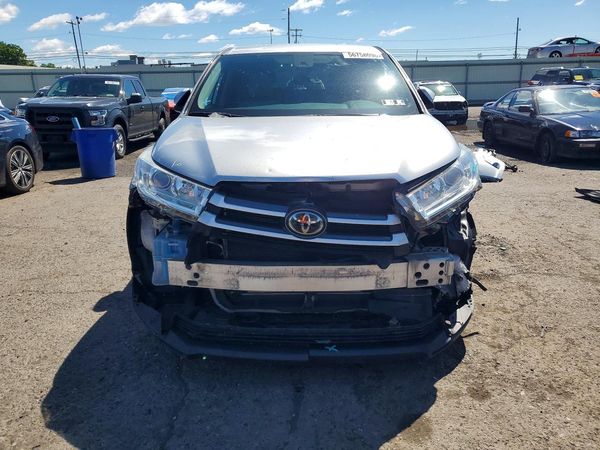 2019 TOYOTA HIGHLANDER LE/LE Plus