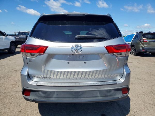 2019 TOYOTA HIGHLANDER LE/LE Plus