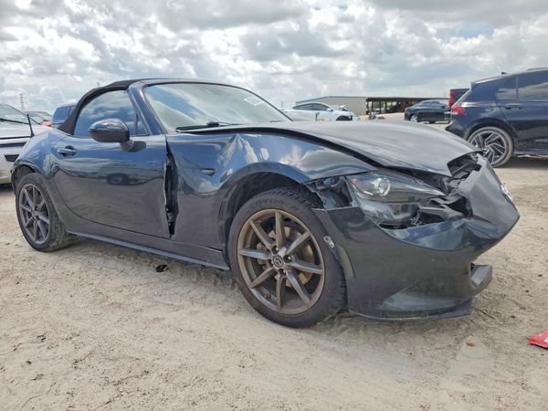 2018 MAZDA MX-5 MIATA Grand Touring (Soft Top)