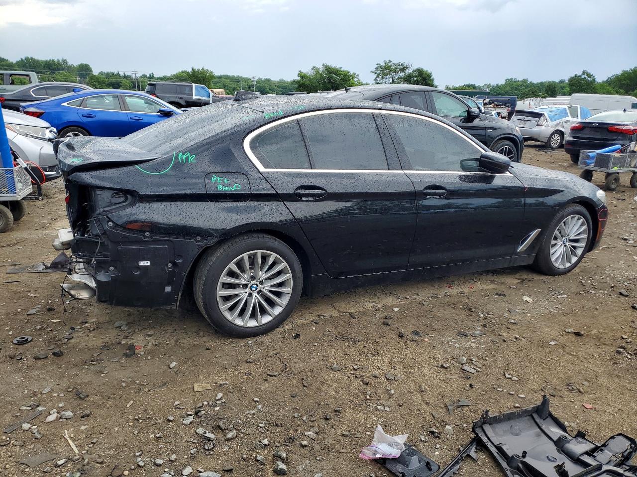 2021 BMW 530