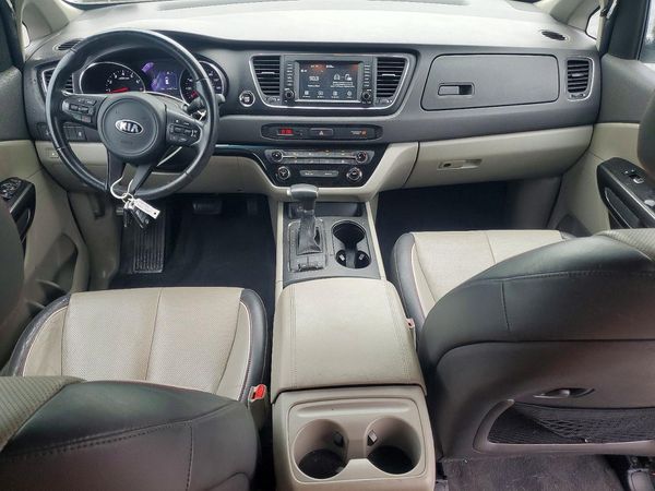 2017 KIA SEDONA LX