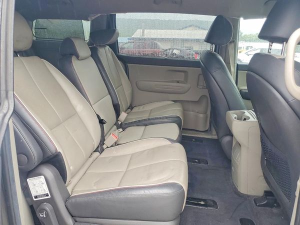 2017 KIA SEDONA LX