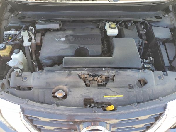 2020 NISSAN PATHFINDER S — Engine bay