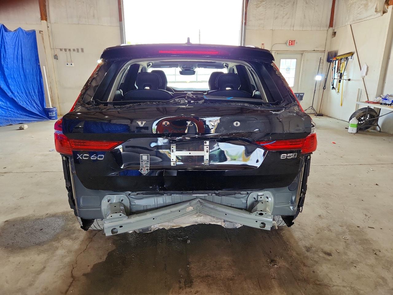 2025 VOLVO XC60 Plus Dark