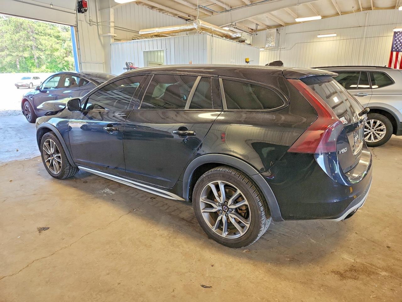2018 VOLVO V60 CROSS COUNTRY Premier
