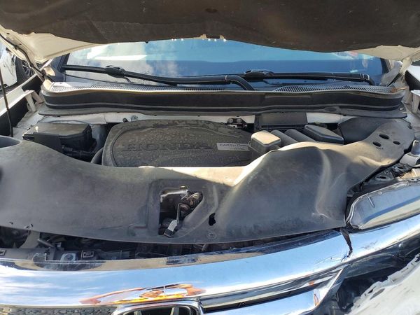 2019 HONDA PILOT EXL — Engine bay