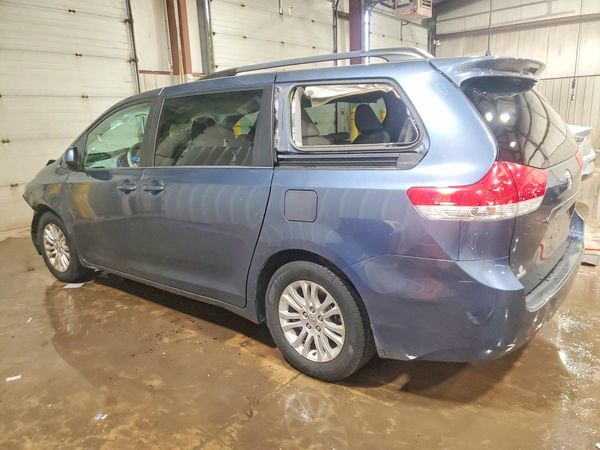 2014 TOYOTA SIENNA