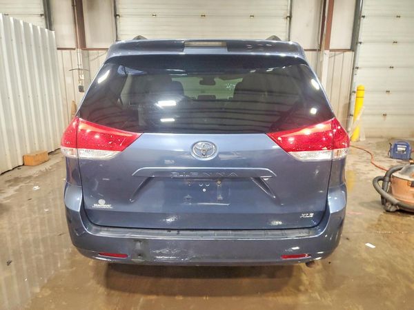 2014 TOYOTA SIENNA