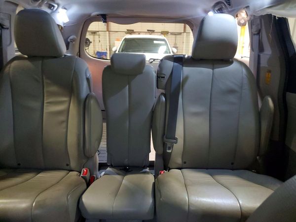 2014 TOYOTA SIENNA