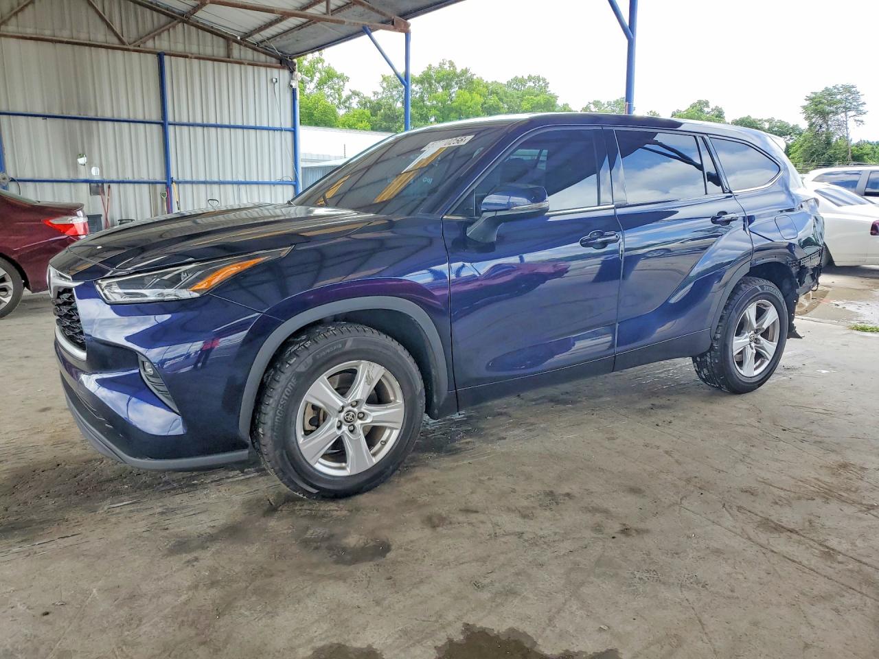 2022 TOYOTA HIGHLANDER LE