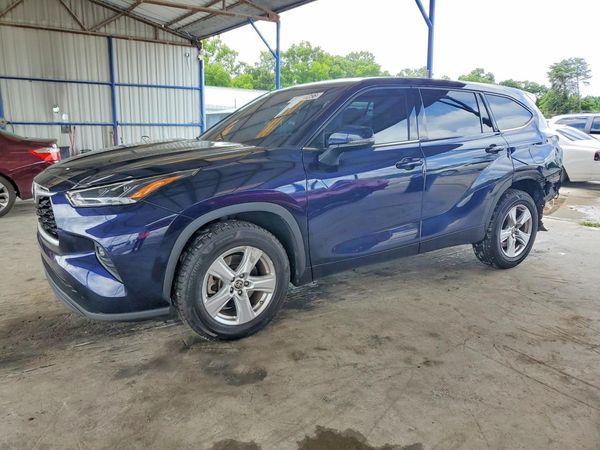 2022 TOYOTA HIGHLANDER LE