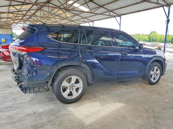 2022 TOYOTA HIGHLANDER LE