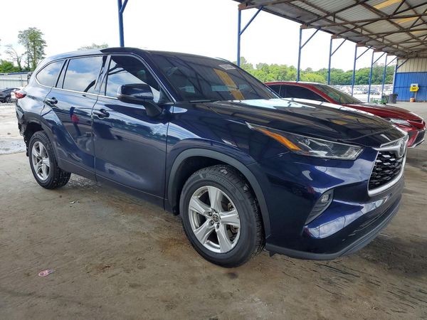 2022 TOYOTA HIGHLANDER LE