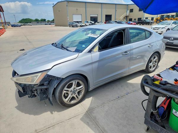 2019 HYUNDAI ELANTRA SE