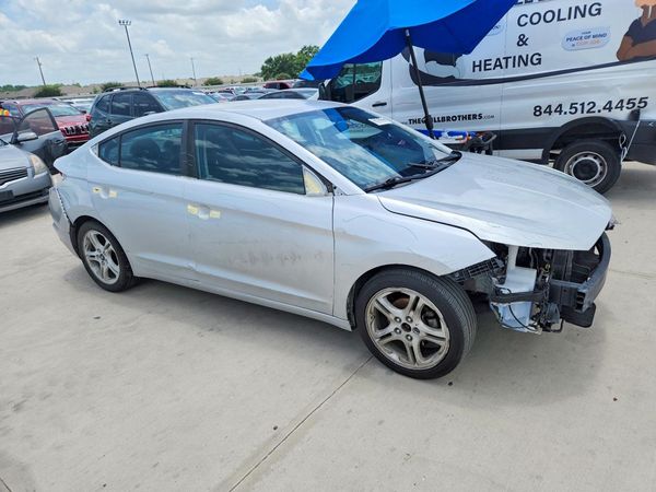 2019 HYUNDAI ELANTRA SE
