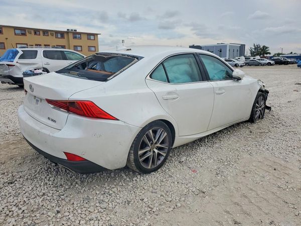 2019 LEXUS IS 300