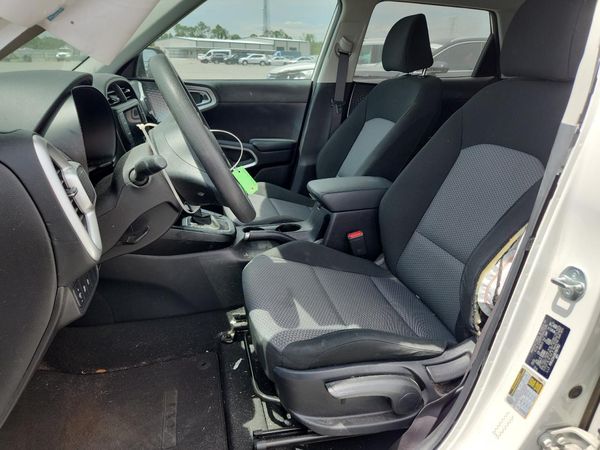 2024 KIA SOUL LX, S