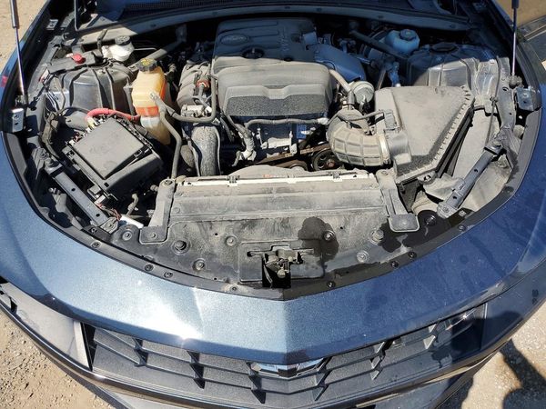 2019 CHEVROLET CAMARO 1LS/1LT — Engine bay