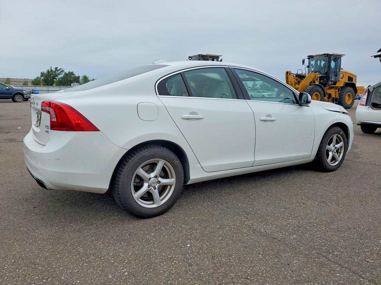 2015 VOLVO S60 Premier (non R design)
