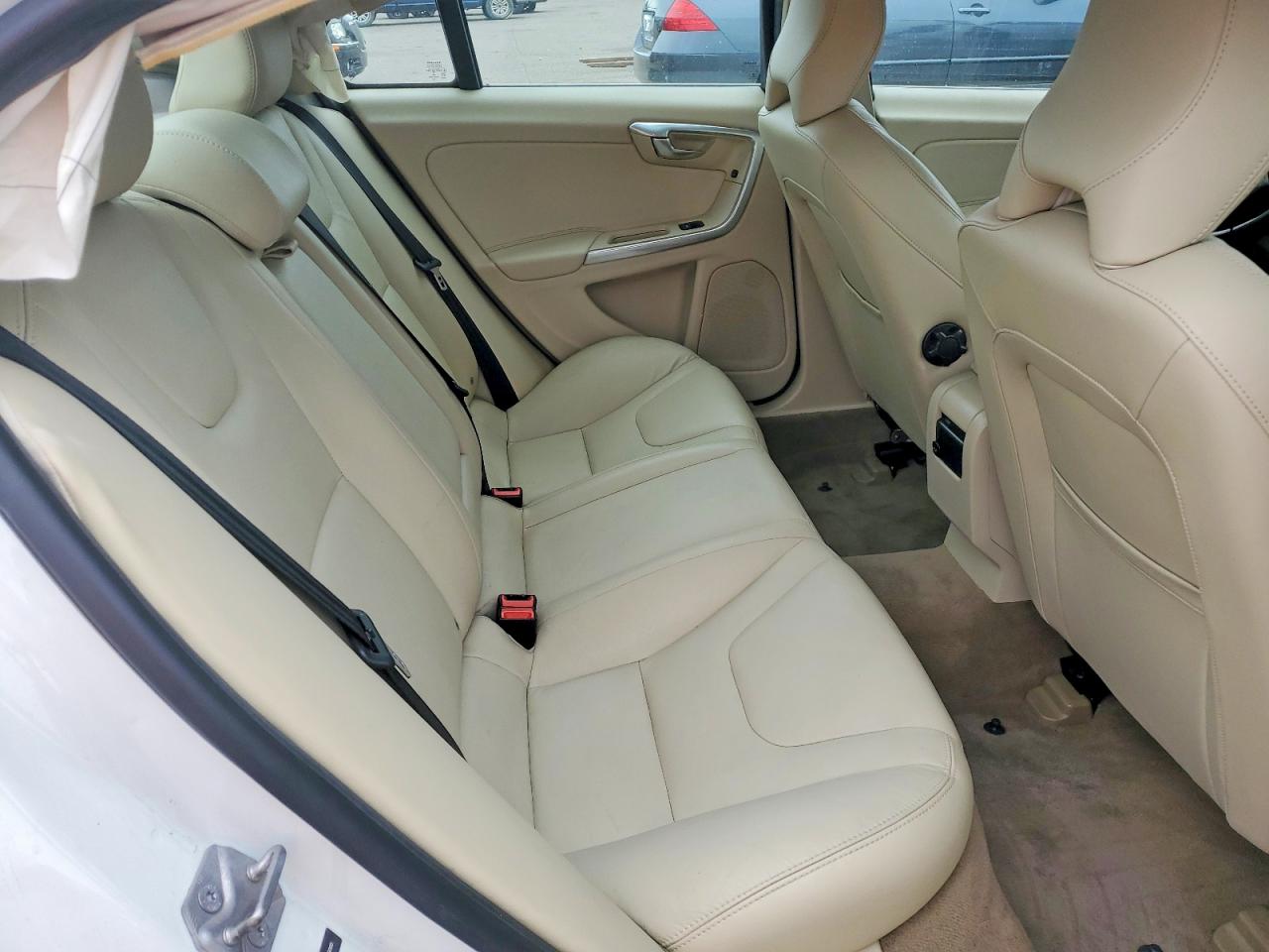 2015 VOLVO S60 Premier (non R design)