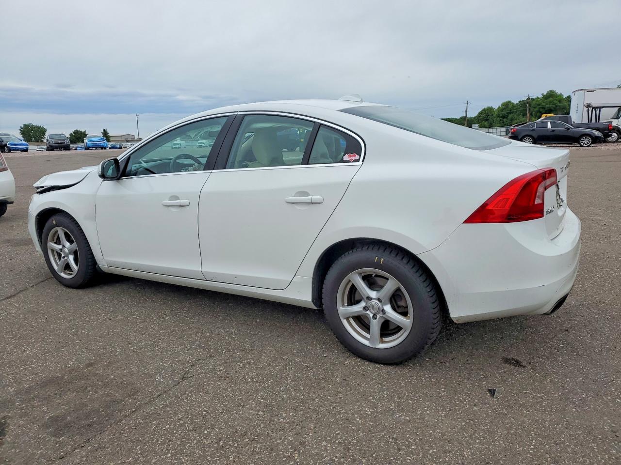 2015 VOLVO S60 Premier (non R design)