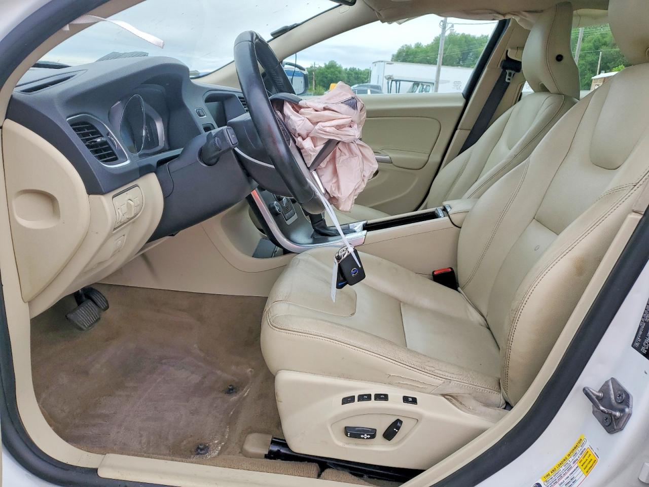 2015 VOLVO S60 Premier (non R design)